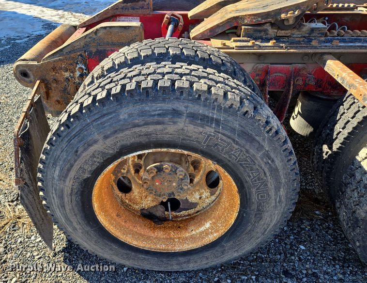 image for item EQ3727 2003 International  9200i winch truck