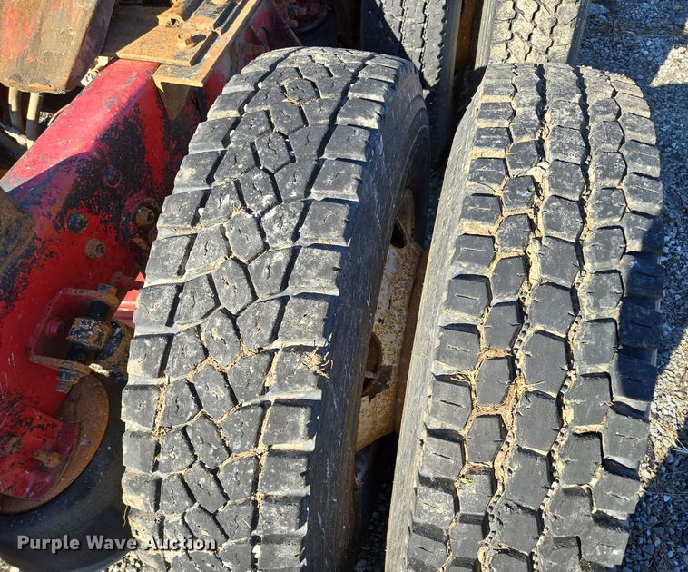 image for item EQ3727 2003 International  9200i winch truck