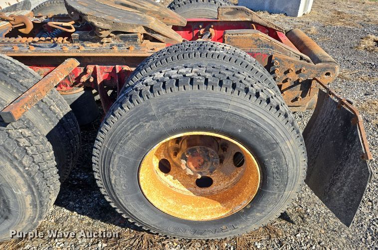 image for item EQ3727 2003 International  9200i winch truck