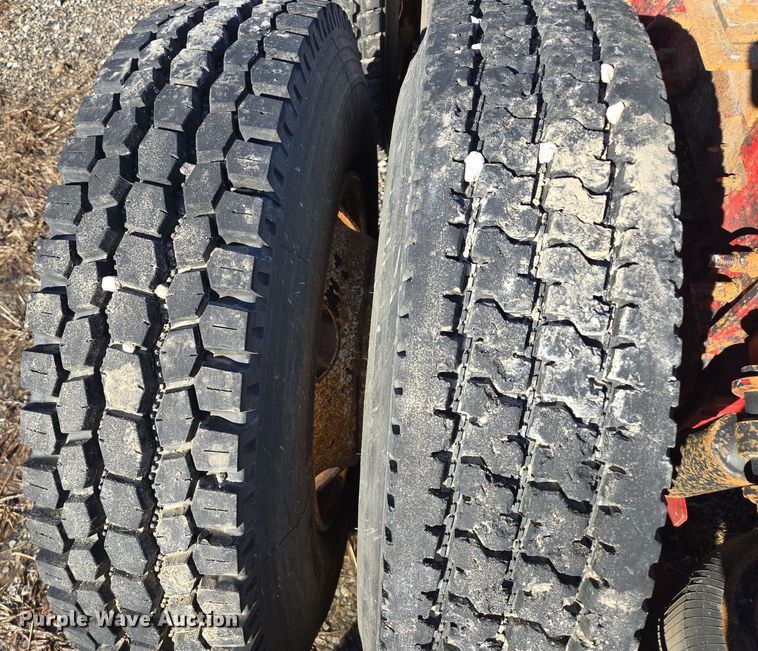 image for item EQ3727 2003 International  9200i winch truck