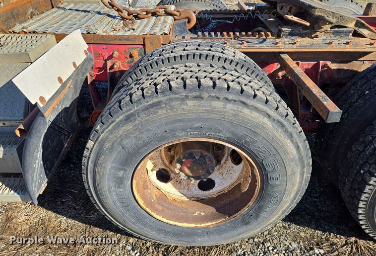 image for item EQ3727 2003 International  9200i winch truck