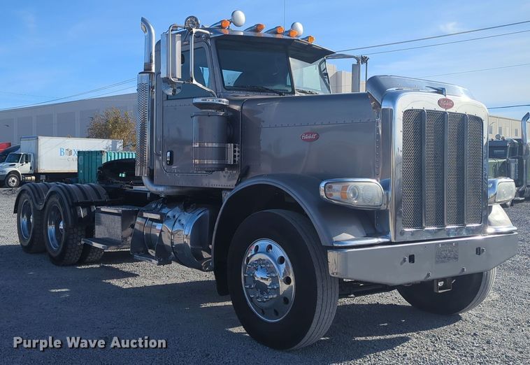 image for item ER1003 2011 Peterbilt 388 semi truck
