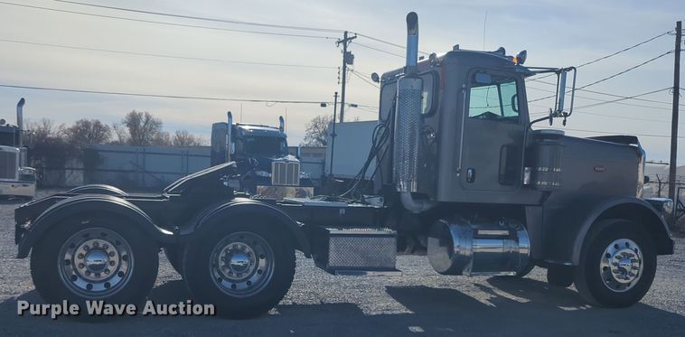 image for item ER1003 2011 Peterbilt 388 semi truck
