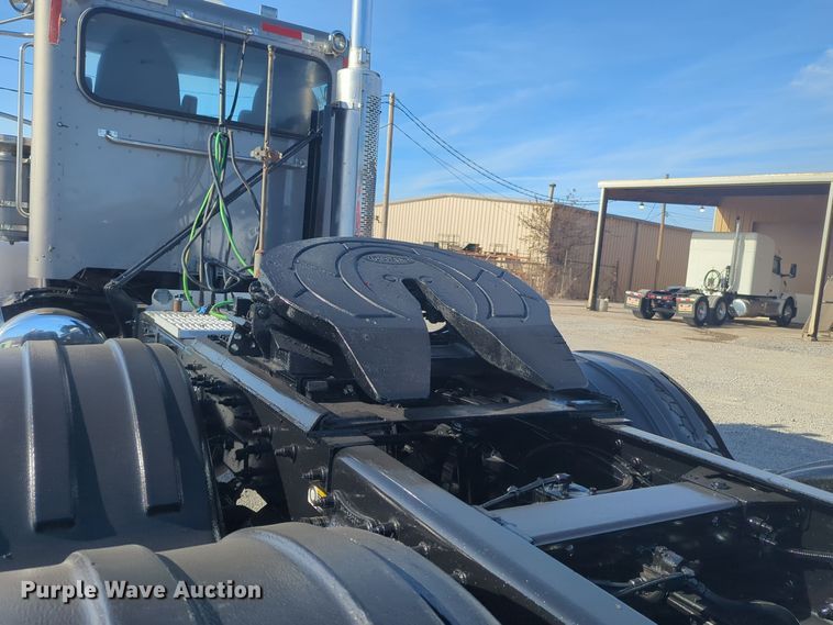 image for item ER1003 2011 Peterbilt 388 semi truck