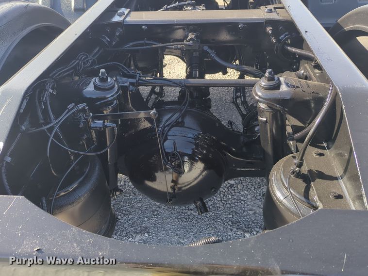 image for item ER1003 2011 Peterbilt 388 semi truck