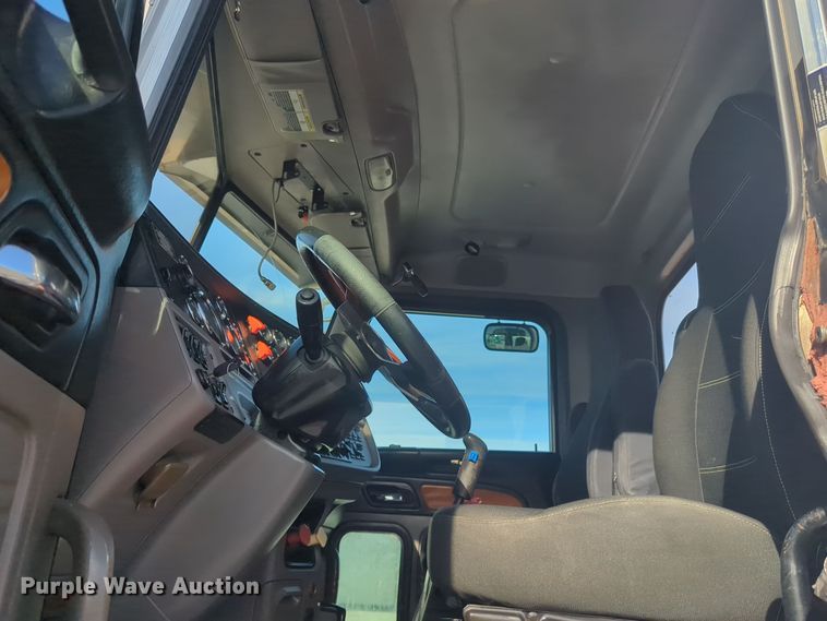 image for item ER1003 2011 Peterbilt 388 semi truck