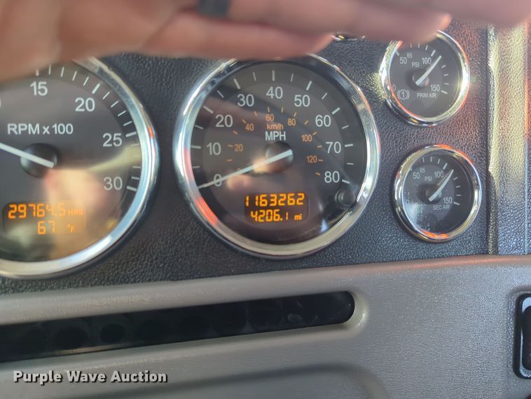 image for item ER1003 2011 Peterbilt 388 semi truck