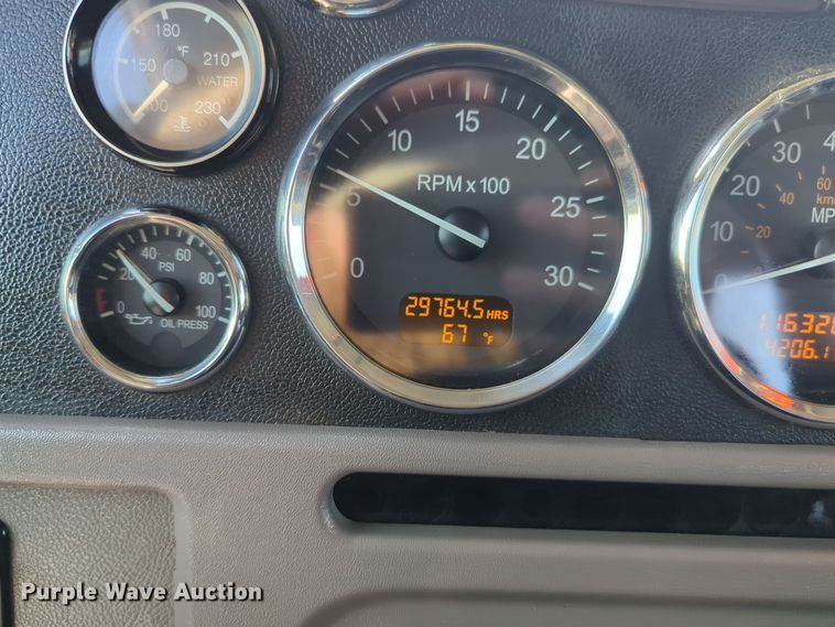 image for item ER1003 2011 Peterbilt 388 semi truck