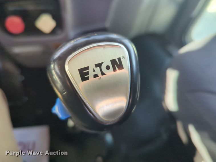 image for item ER1003 2011 Peterbilt 388 semi truck