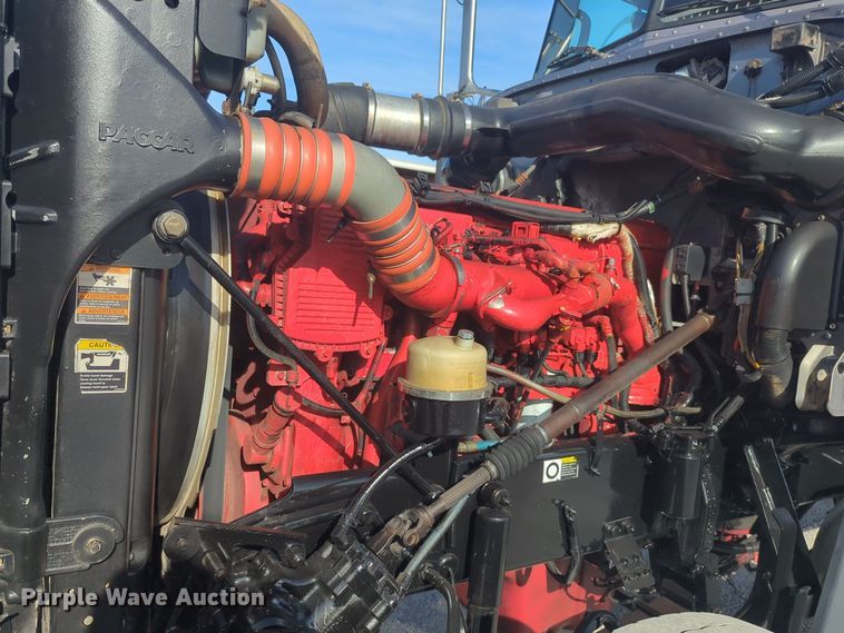 image for item ER1003 2011 Peterbilt 388 semi truck