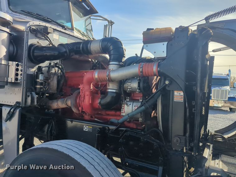 image for item ER1003 2011 Peterbilt 388 semi truck