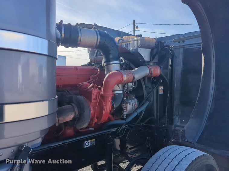 image for item ER1003 2011 Peterbilt 388 semi truck