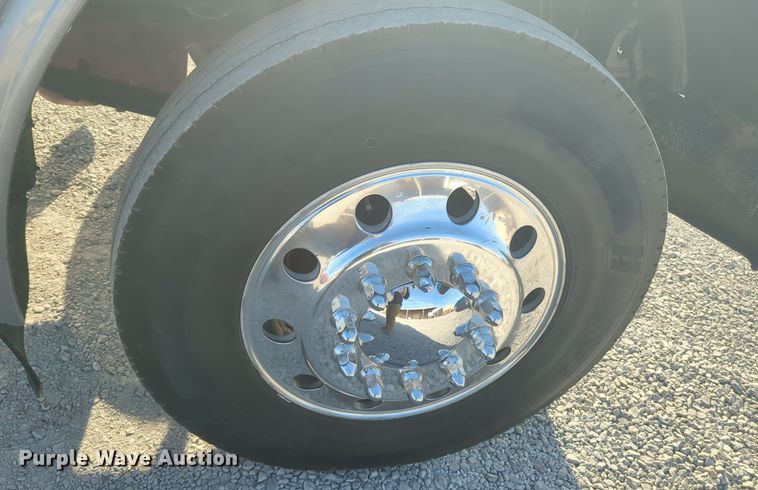 image for item ER1003 2011 Peterbilt 388 semi truck