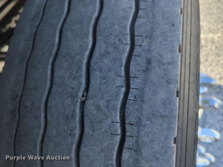 image for item ER1003 2011 Peterbilt 388 semi truck