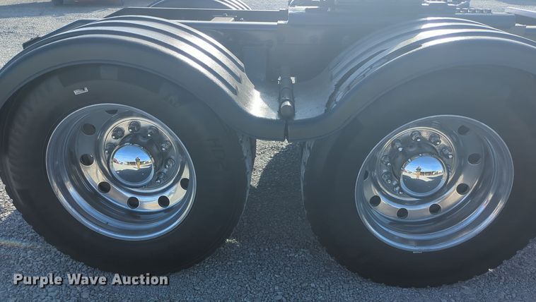 image for item ER1003 2011 Peterbilt 388 semi truck