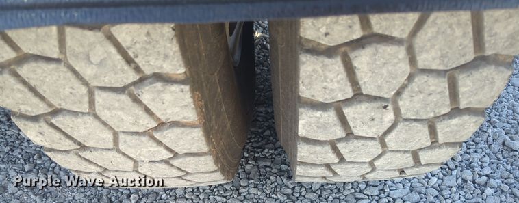 image for item ER1003 2011 Peterbilt 388 semi truck