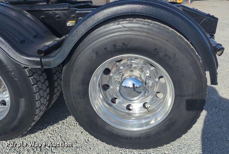 image for item ER1003 2011 Peterbilt 388 semi truck