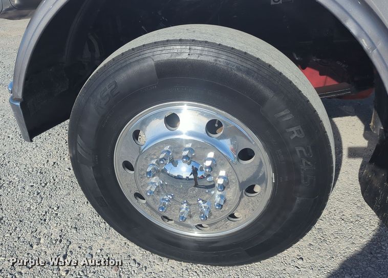 image for item ER1003 2011 Peterbilt 388 semi truck