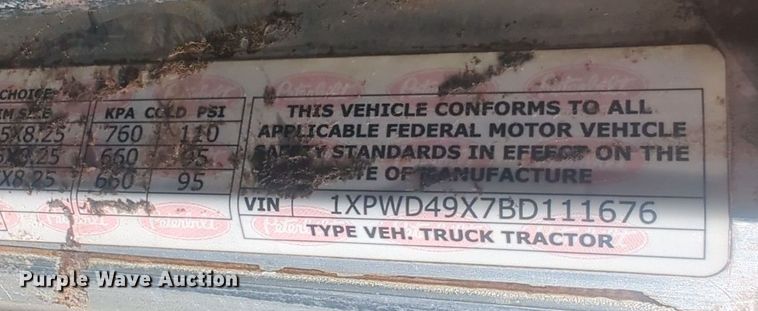 image for item ER1003 2011 Peterbilt 388 semi truck