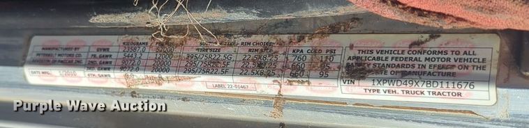 image for item ER1003 2011 Peterbilt 388 semi truck