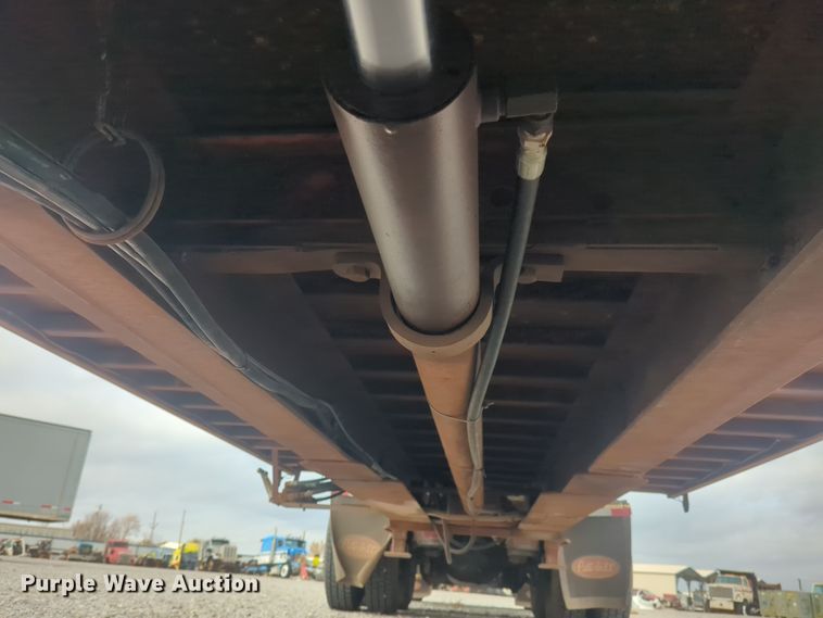 image for item ER1008 1977 Landoll drop deck trailer