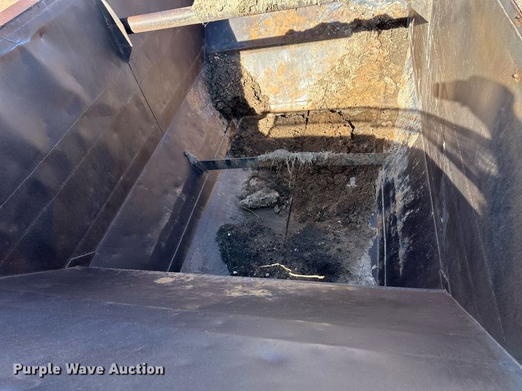 image for item ER8357 2013 Dakota bottom dump trailer