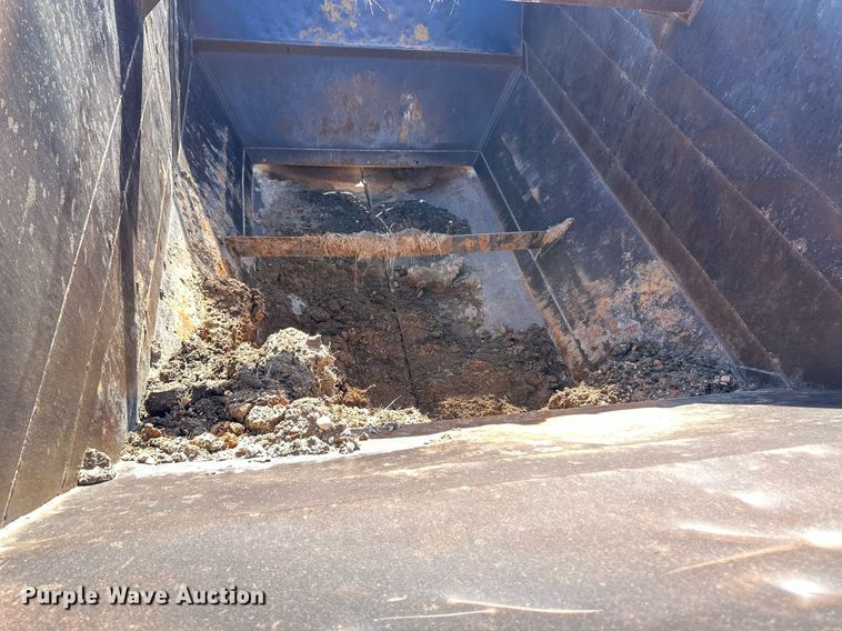 image for item ER8357 2013 Dakota bottom dump trailer