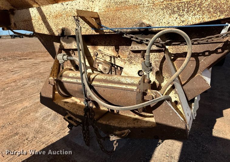 image for item ER8358 1985 Ranch bottom dump trailer