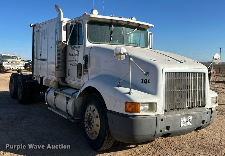 image for item ER8362 1991 International 9400 semi truck