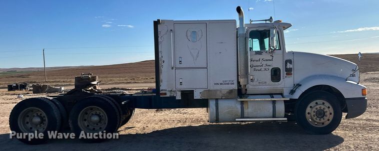 image for item ER8362 1991 International 9400 semi truck