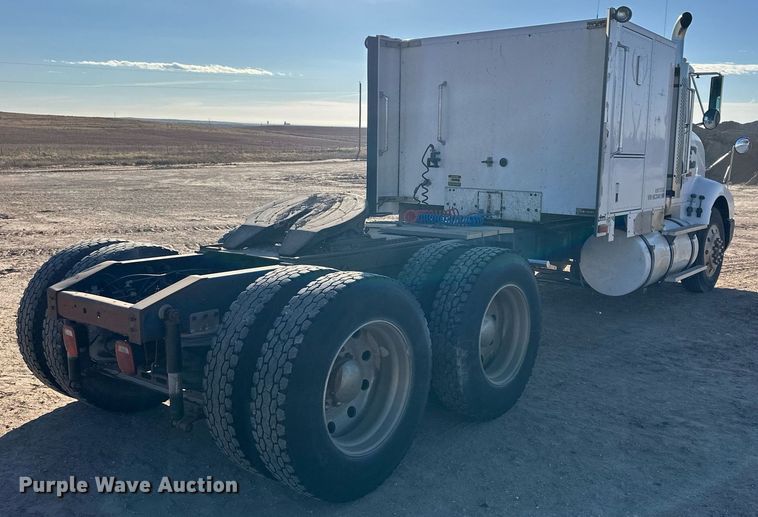 image for item ER8362 1991 International 9400 semi truck