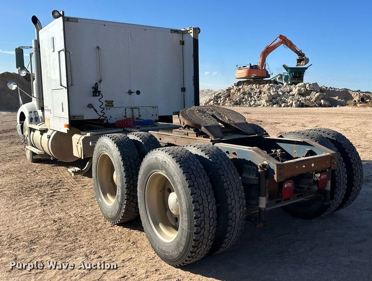 image for item ER8362 1991 International 9400 semi truck