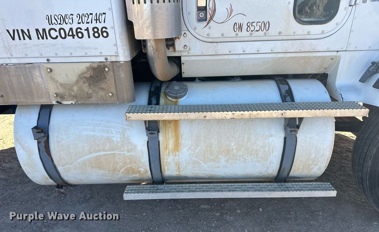 image for item ER8362 1991 International 9400 semi truck