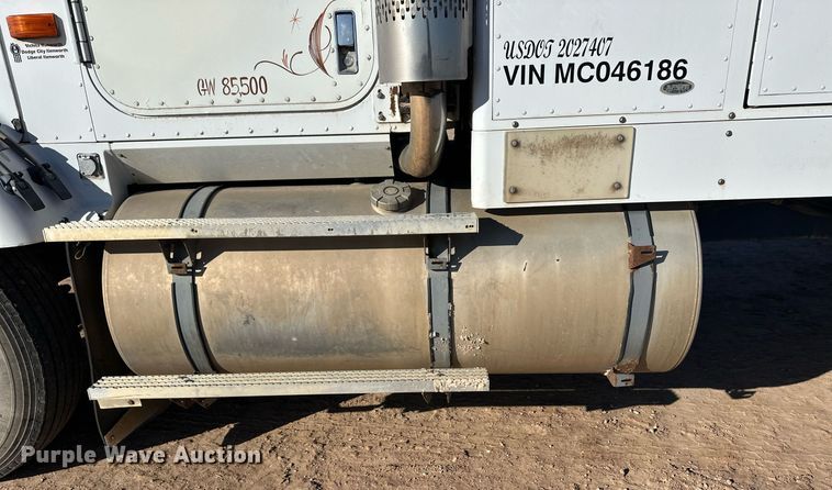 image for item ER8362 1991 International 9400 semi truck