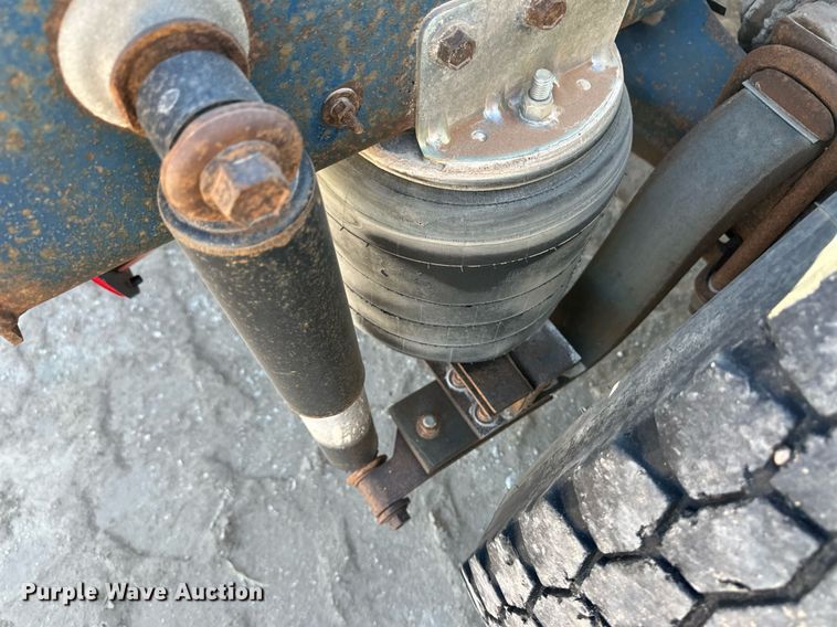 image for item ER8362 1991 International 9400 semi truck