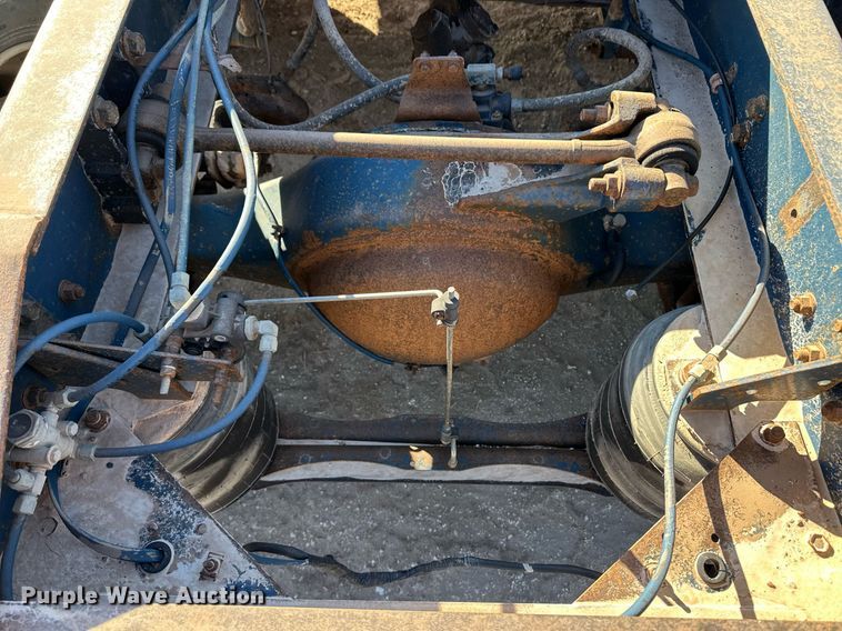 image for item ER8362 1991 International 9400 semi truck