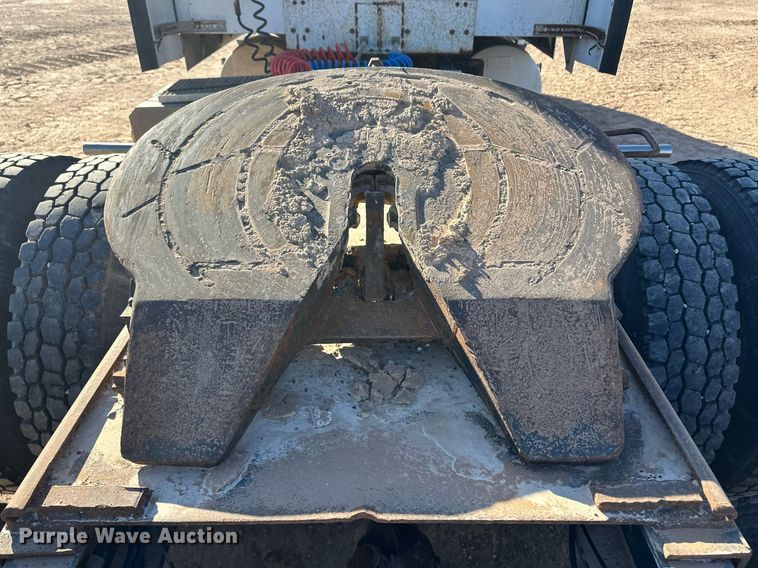 image for item ER8362 1991 International 9400 semi truck