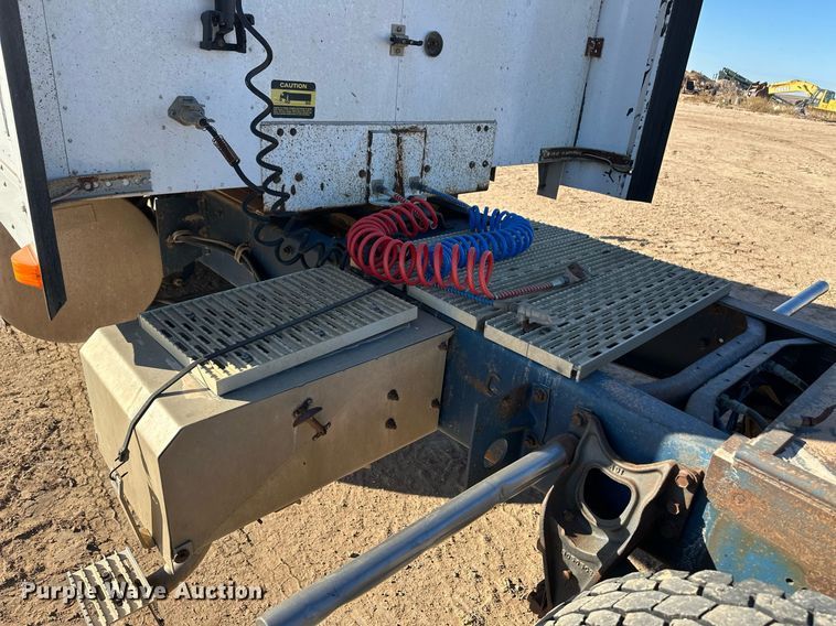 image for item ER8362 1991 International 9400 semi truck