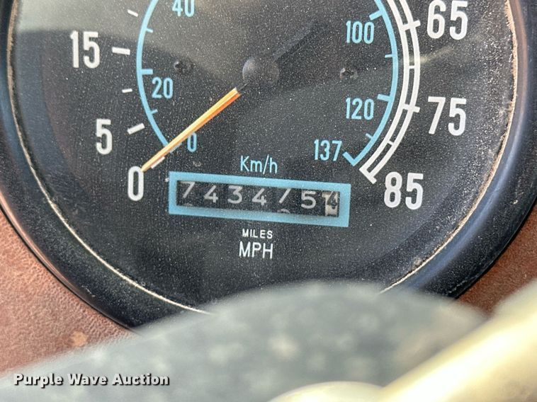 image for item ER8362 1991 International 9400 semi truck