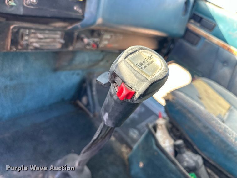 image for item ER8362 1991 International 9400 semi truck