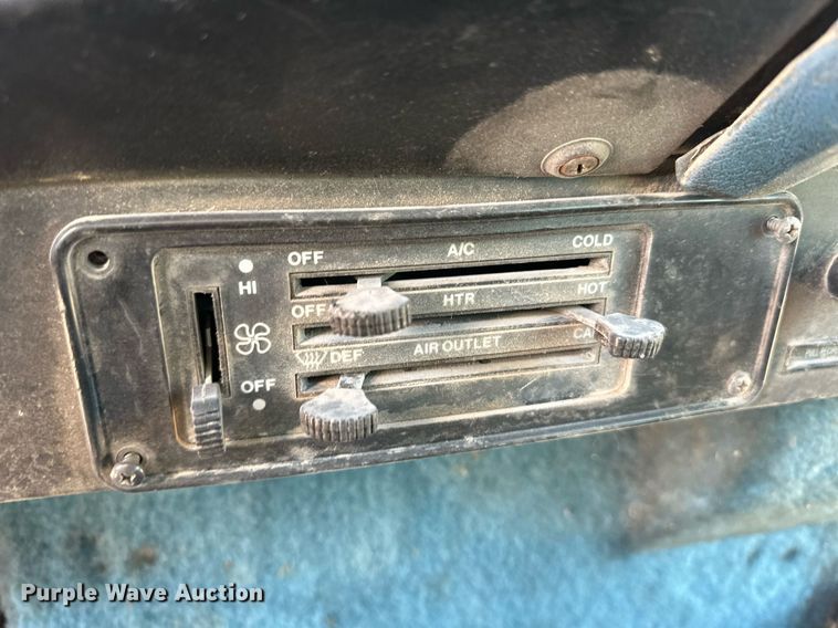 image for item ER8362 1991 International 9400 semi truck