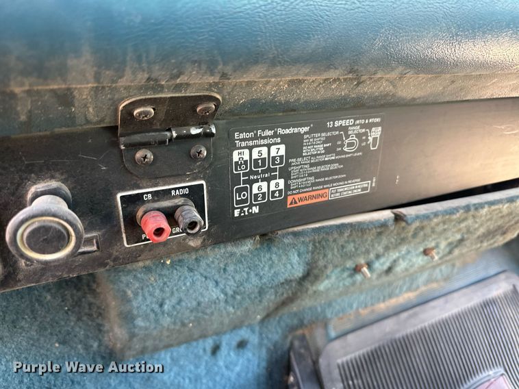 image for item ER8362 1991 International 9400 semi truck