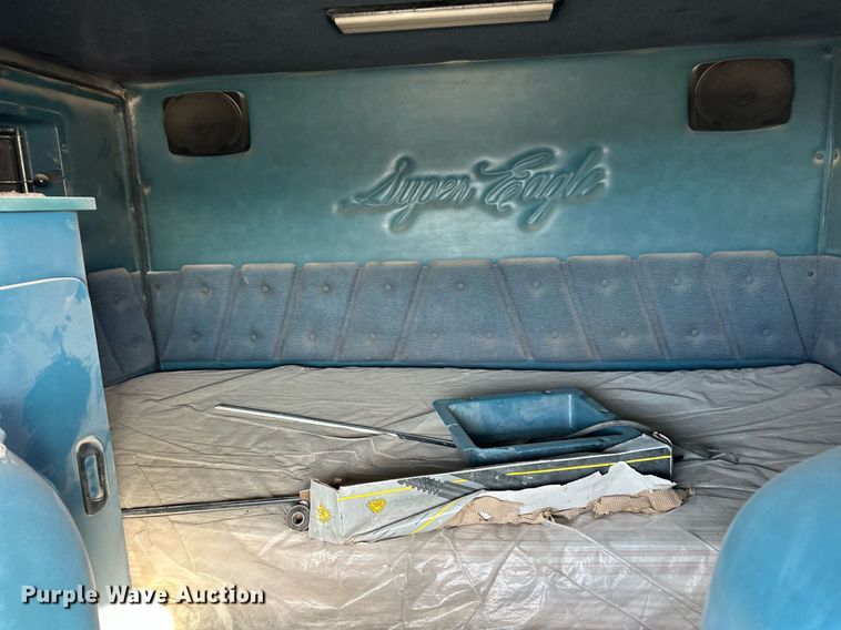 image for item ER8362 1991 International 9400 semi truck