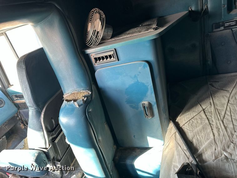 image for item ER8362 1991 International 9400 semi truck