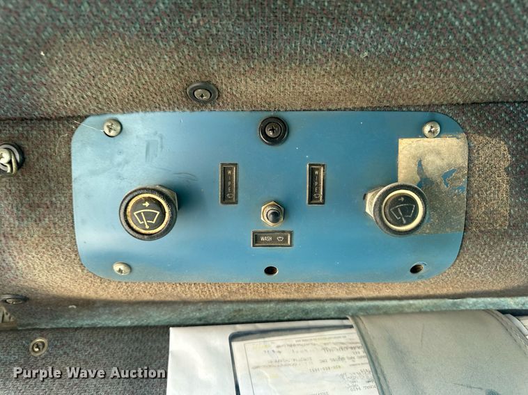 image for item ER8362 1991 International 9400 semi truck