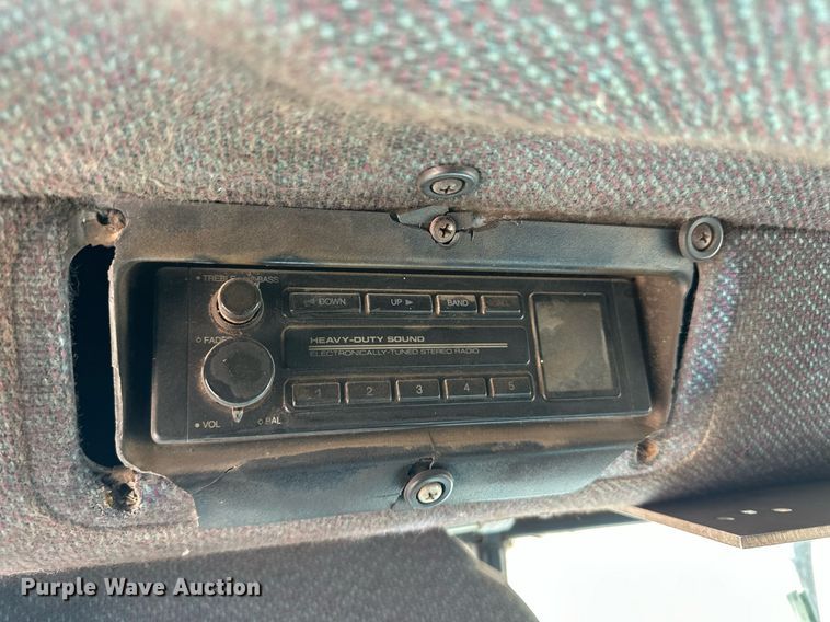 image for item ER8362 1991 International 9400 semi truck