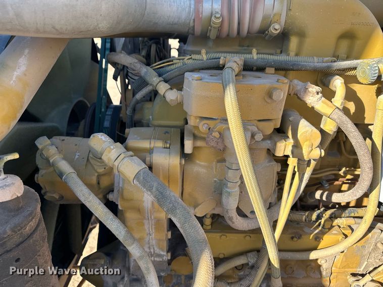 image for item ER8362 1991 International 9400 semi truck