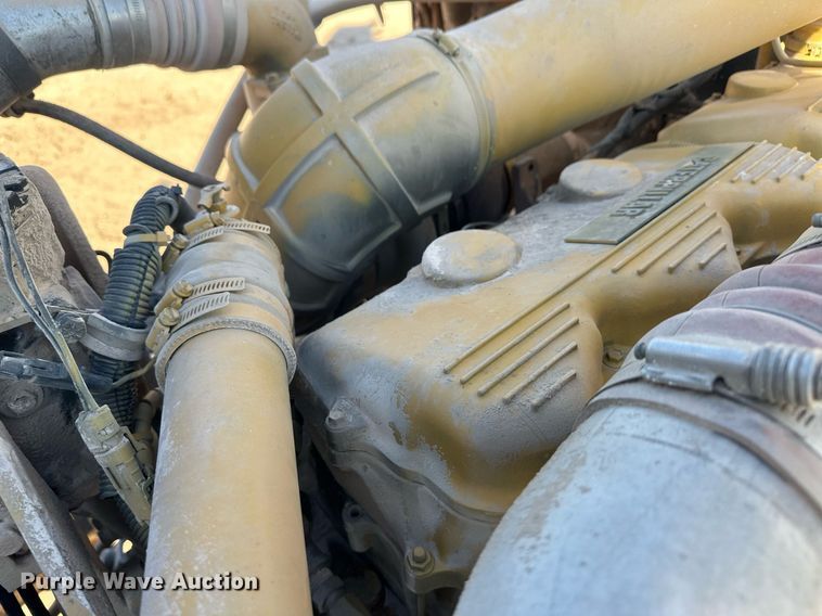 image for item ER8362 1991 International 9400 semi truck