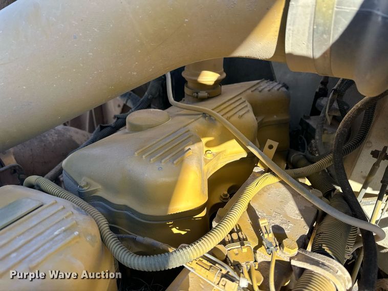 image for item ER8362 1991 International 9400 semi truck