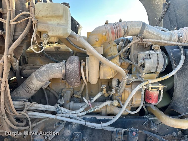 image for item ER8362 1991 International 9400 semi truck